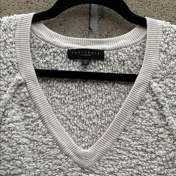 Sanctuary Textured V-Neck Sweater - Picture 7 of 7